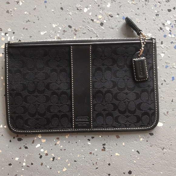 Coach Handbags - ✨NWOT✨ ‼️Final Price‼️Coach Signature Wallet